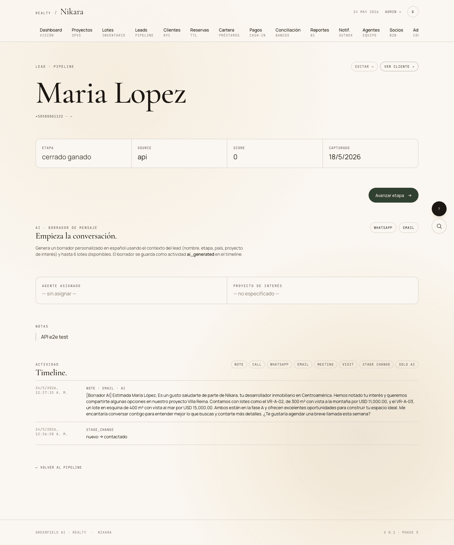 Detalle de lead con timeline, mensajes y acciones disponibles